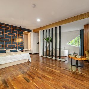 Deluxe Suite Spa Bath